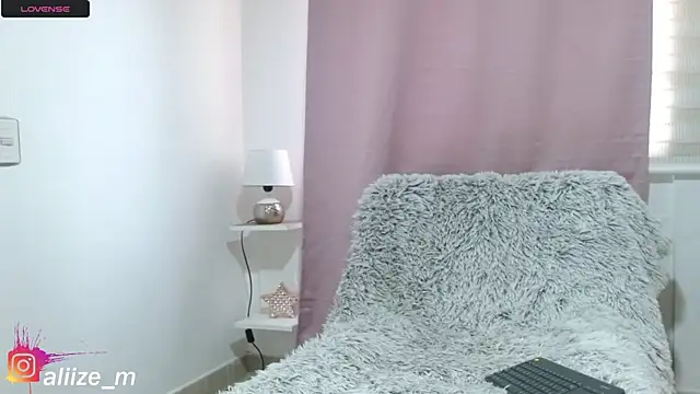 aliicee m online show from January 11, 2026, 2:00 pm