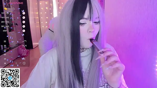 SelenaCute online show from March 12, 2026, 6:08 am