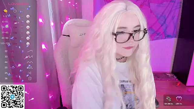 SelenaCute online show from April 25, 2026, 11:46 am