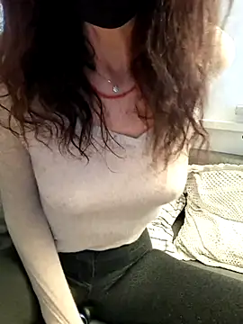 Snapshot of Silvia_Zeno chatting on October 18, 2025, 5:32 am Silvia Zeno online show from October 18, 2025, 5:32 am