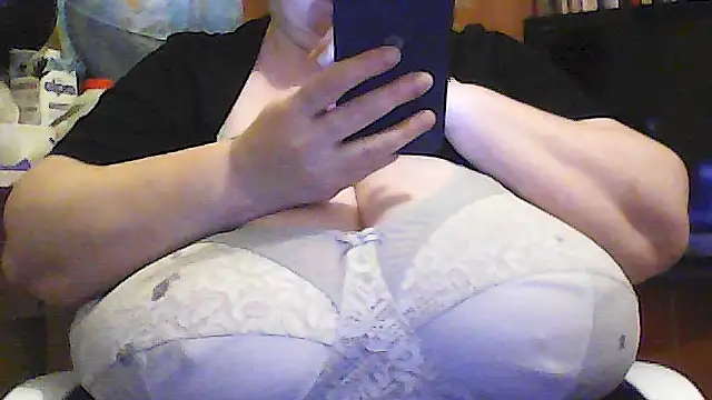Nataliesbestjuggs online show from June 10, 2026, 9:14 pm
