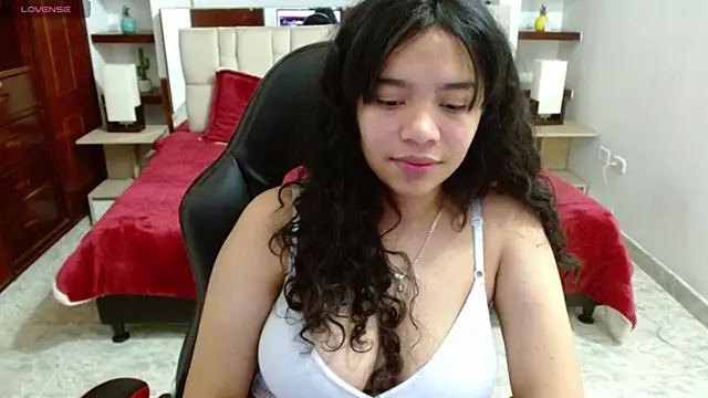 laureentt  online show from March 21, 2025, 3:12 am