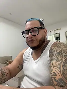 Latino bigcock online show from December 19, 2024, 1:18 am