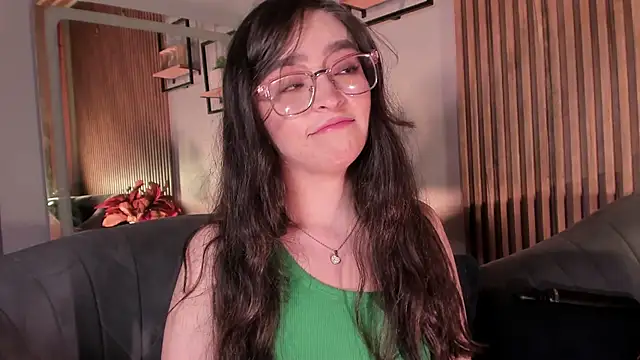 Eva Macalliter online show from April 23, 2026, 3:08 am