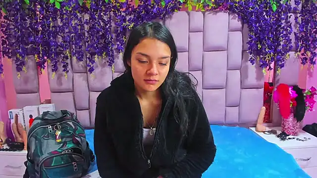 Bich Anal  online show from January 8, 2025, 1:20 pm