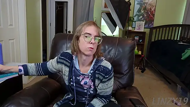 Linzy 19 online show from January 8, 2025, 6:41 pm