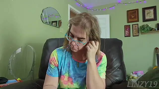 Linzy 19 online show from November 11, 2025, 9:26 pm