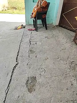 COUPLLE VILLAGE online show from April 10, 2026, 3:23 am