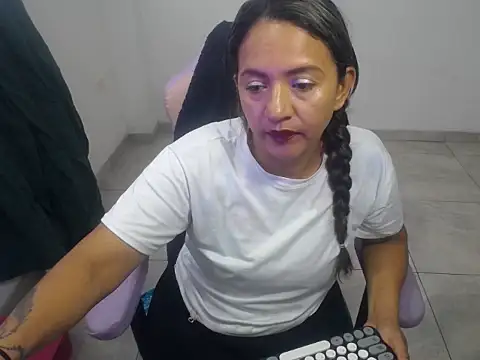 daleska ayala 1 online show from November 28, 2025, 9:28 pm