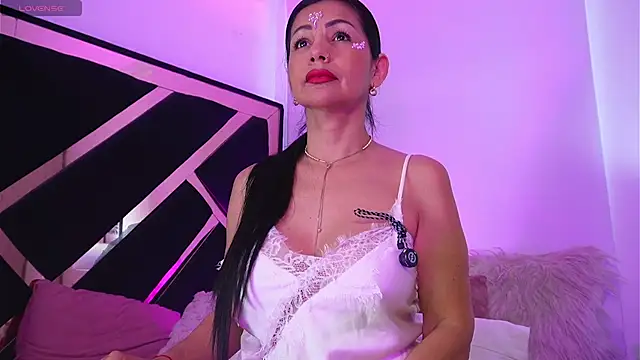 EVA45LOVES online show from April 24, 2026, 11:34 am