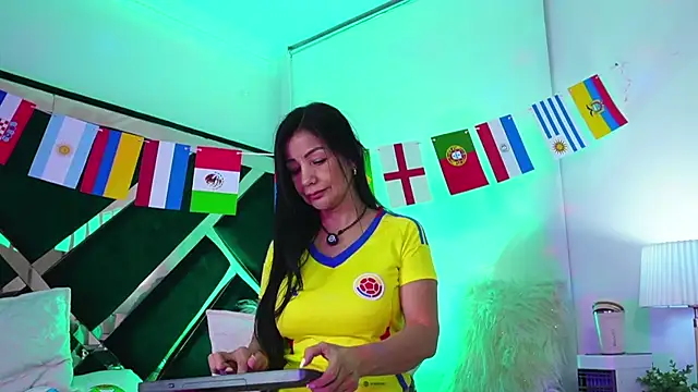 EVA45LOVES online show from June 11, 2026, 10:35 am