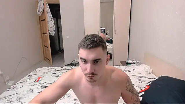 OliviaLukas online show from December 12, 2024, 8:43 pm