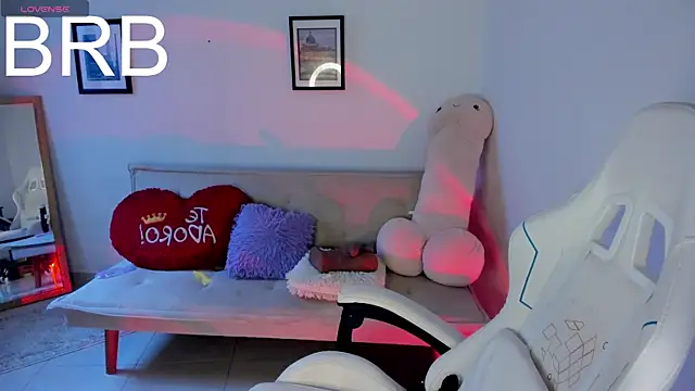 sweet pink  online show from May 29, 2026, 1:31 pm