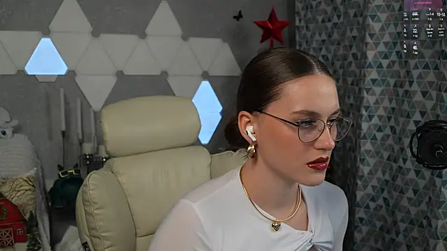 Snapshot of HarleyDeess chatting on December 11, 2024, 10:49 pm HarleyDeess online show from December 11, 2024, 10:49 pm