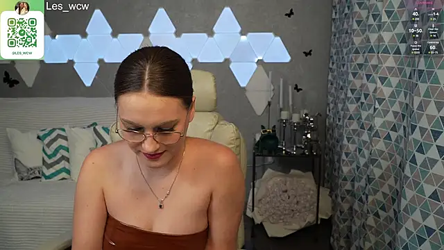 Snapshot of HarleyDeess chatting on February 2, 2025, 1:23 am HarleyDeess online show from February 2, 2025, 1:23 am