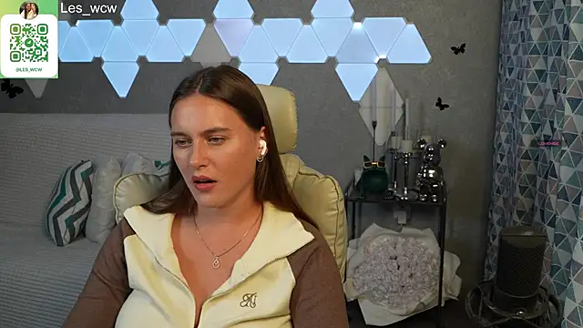 Snapshot of HarleyDeess chatting on September 18, 2025, 8:33 pm HarleyDeess online show from September 18, 2025, 8:33 pm