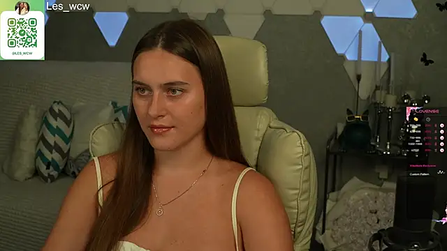 Snapshot of HarleyDeess chatting on September 24, 2025, 8:01 pm HarleyDeess online show from September 24, 2025, 8:01 pm