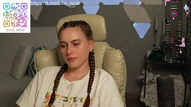 Snapshot of HarleyDeess chatting on November 26, 2025, 8:10 pm HarleyDeess online show from November 26, 2025, 8:10 pm