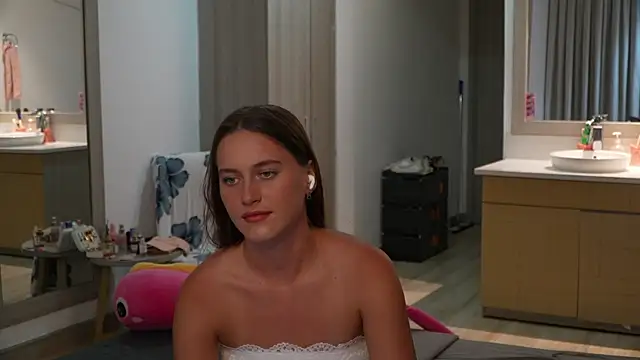 Snapshot of HarleyDeess chatting on July 6, 2026, 8:11 pm HarleyDeess online show from July 6, 2026, 8:11 pm