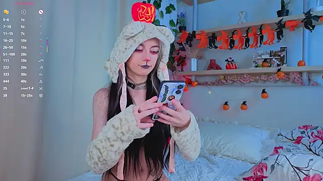 TristaRoht online show from October 31, 2025, 3:02 pm