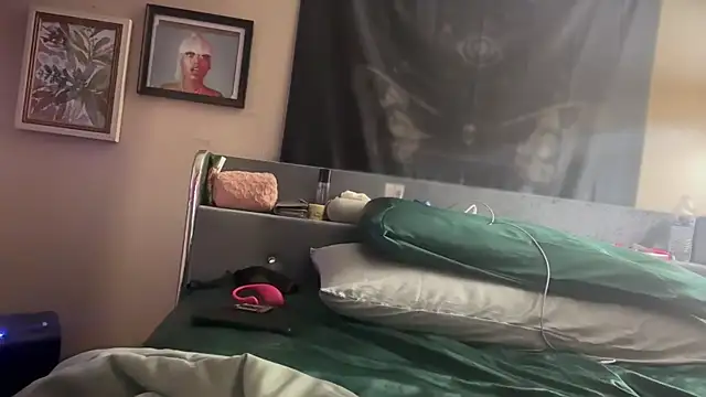 Yagurl  west online show from February 6, 2025, 3:16 am