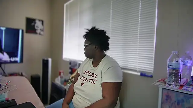 Yagurl  west online show from February 11, 2025, 9:56 pm