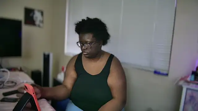 Yagurl  west online show from February 12, 2025, 12:58 am