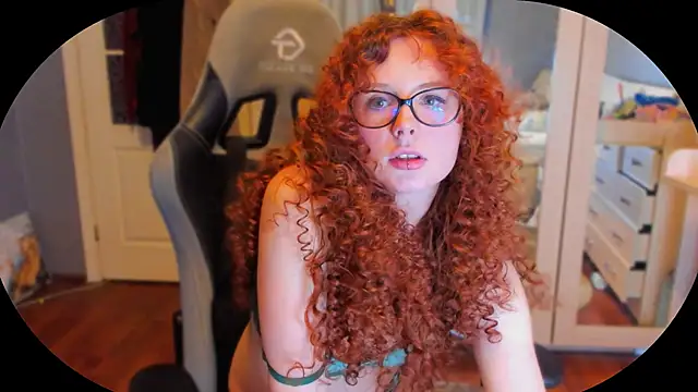 KlementinaBbG online show from February 19, 2025, 11:46 pm