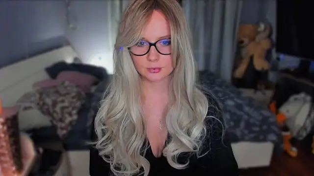 KlementinaBbG online show from November 30, 2025, 8:46 pm