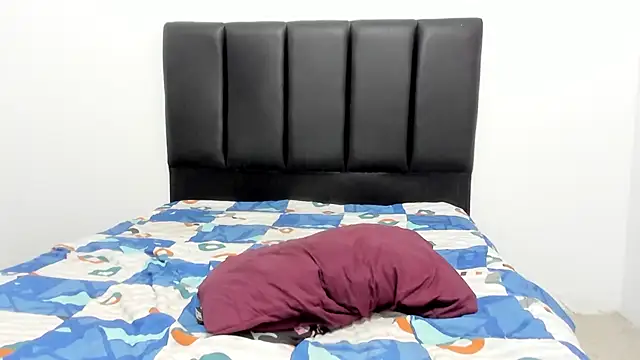 Snapshot of JULESLAKES chatting on March 18, 2025, 5:53 pm JULESLAKES online show from March 18, 2025, 5:53 pm