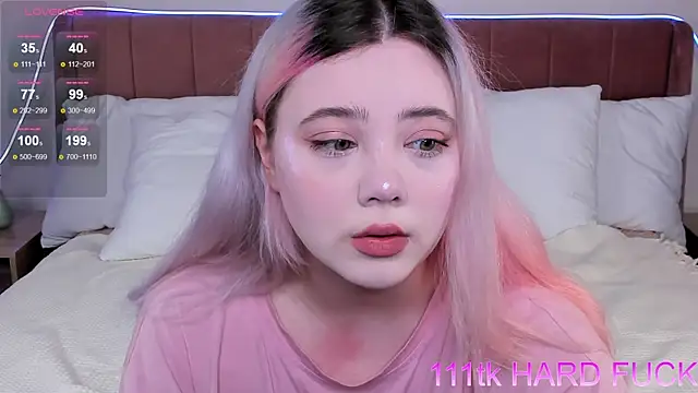   KawaiiYuki   online show from January 10, 2025, 8:40 am