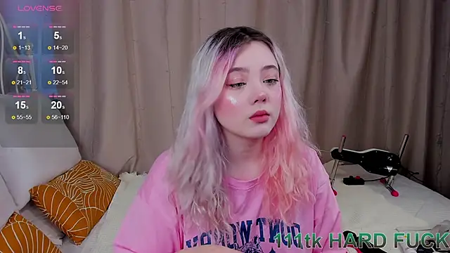   KawaiiYuki   online show from January 23, 2025, 8:46 am