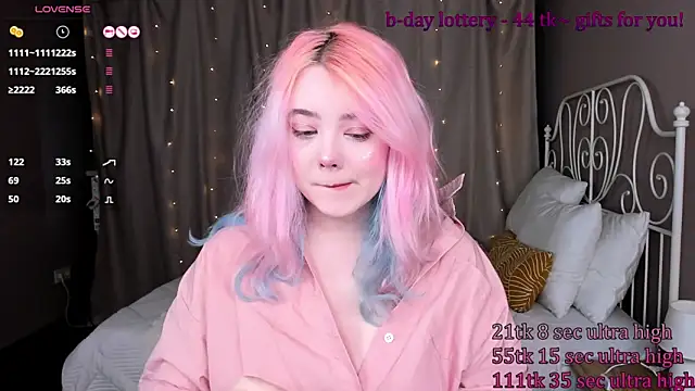   KawaiiYuki   online show from February 27, 2025, 8:50 am