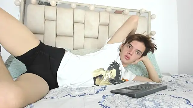 daniel hot03 online show from October 9, 2025, 1:31 pm