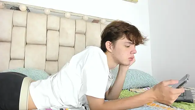 daniel hot03 online show from October 18, 2025, 1:34 pm