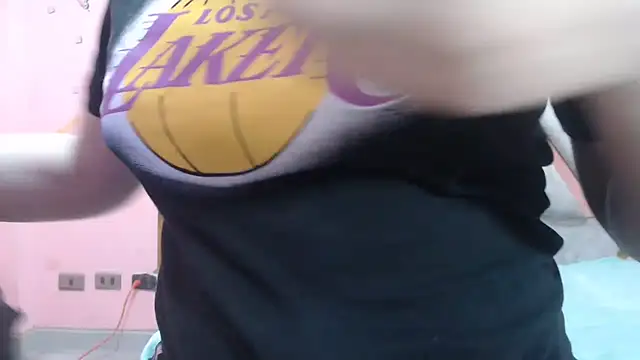 Snapshot of nadescomthxx chatting on October 24, 2025, 2:35 pm nadescomthxx online show from October 24, 2025, 2:35 pm