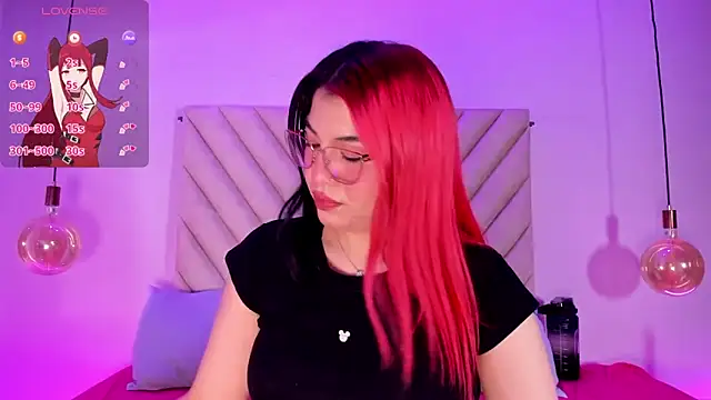 EmmaSwift  online show from April 28, 2026, 10:59 pm