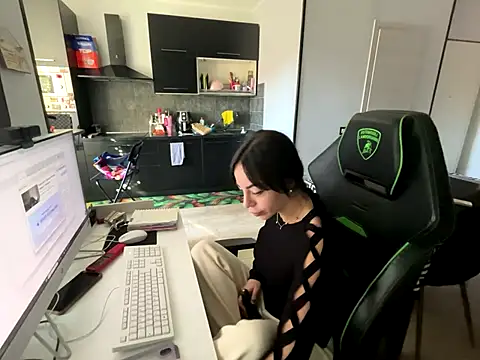 Snapshot of Chloe_Ricci chatting on November 5, 2025, 7:52 am Chloe Ricci online show from November 5, 2025, 7:52 am