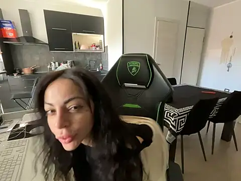 Snapshot of Chloe_Ricci chatting on November 11, 2025, 9:42 am Chloe Ricci online show from November 11, 2025, 9:42 am