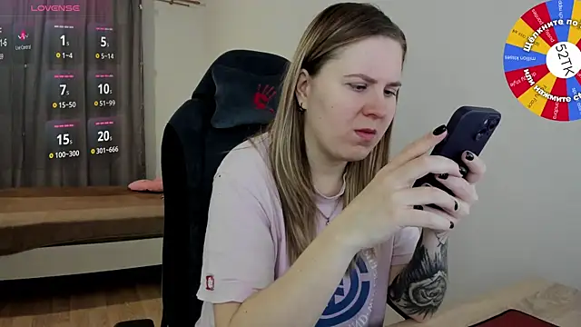 Olivia Munk online show from February 20, 2025, 3:01 am