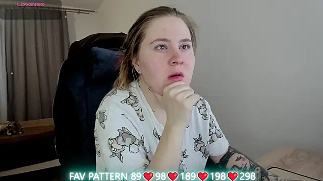 Olivia Munk online show from March 23, 2025, 3:43 am