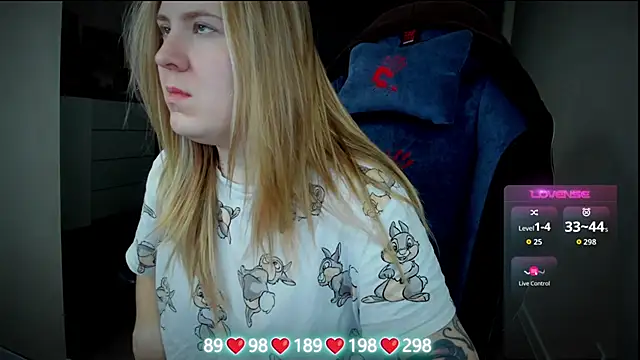 Olivia Munk online show from November 16, 2025, 4:51 am