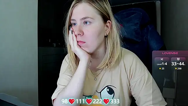 Snapshot of Olivia_Munk chatting on June 14, 2026, 7:21 am Olivia Munk online show from June 14, 2026, 7:21 am