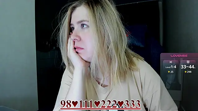 Snapshot of Olivia_Munk chatting on June 19, 2026, 7:56 am Olivia Munk online show from June 19, 2026, 7:56 am