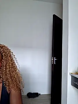 Kamdollie online show from October 28, 2025, 8:18 am