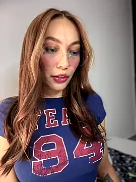 Snapshot of MichelleFerry_ chatting on December 5, 2024, 4:20 am MichelleFerry online show from December 5, 2024, 4:20 am