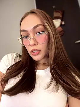 Snapshot of MichelleFerry_ chatting on December 6, 2024, 4:14 am MichelleFerry online show from December 6, 2024, 4:14 am