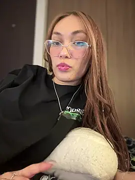 Snapshot of MichelleFerry_ chatting on February 10, 2025, 7:47 am MichelleFerry online show from February 10, 2025, 7:47 am