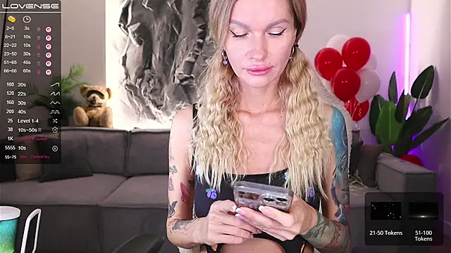 Break-me-Shake-me online show from October 7, 2025, 10:51 pm