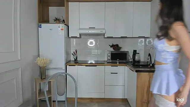 missliiaa online show from April 12, 2026, 2:11 pm